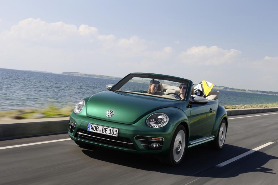  Volkswagen Beetle Cabriolet 2016 года  (фото 6 из 21)